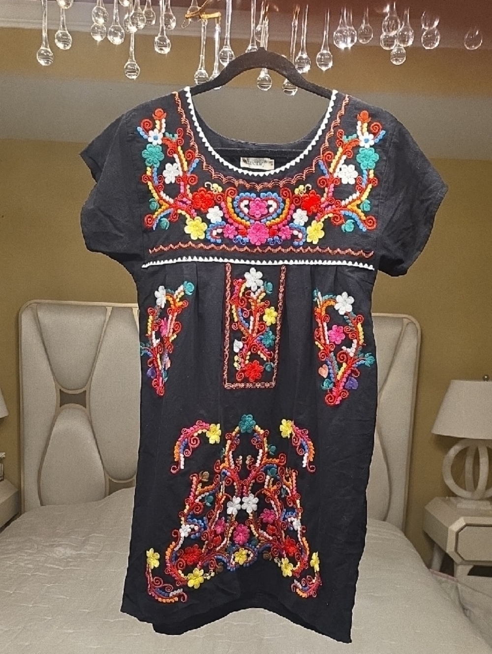 YZXDORWJ Embroidered Black Mini Dress with Multicolor Floral Detail S Overssized